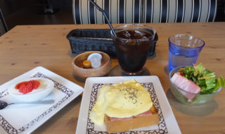 元町珈琲「アイスコーヒーとエッグベネディクトモーニングとデザート」ング」