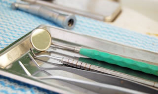 歯科医院の治療器具