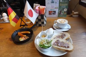 cafe mitte「レバーモーニングとヴルスト」
